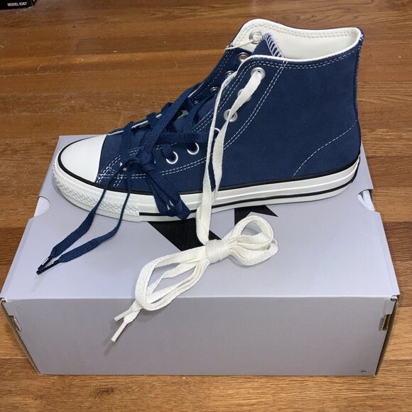 Chuck Taylor All Star Pro Suede in Navy - Size 8.5 (runs 1/2 size big) - Picture 2 of 6